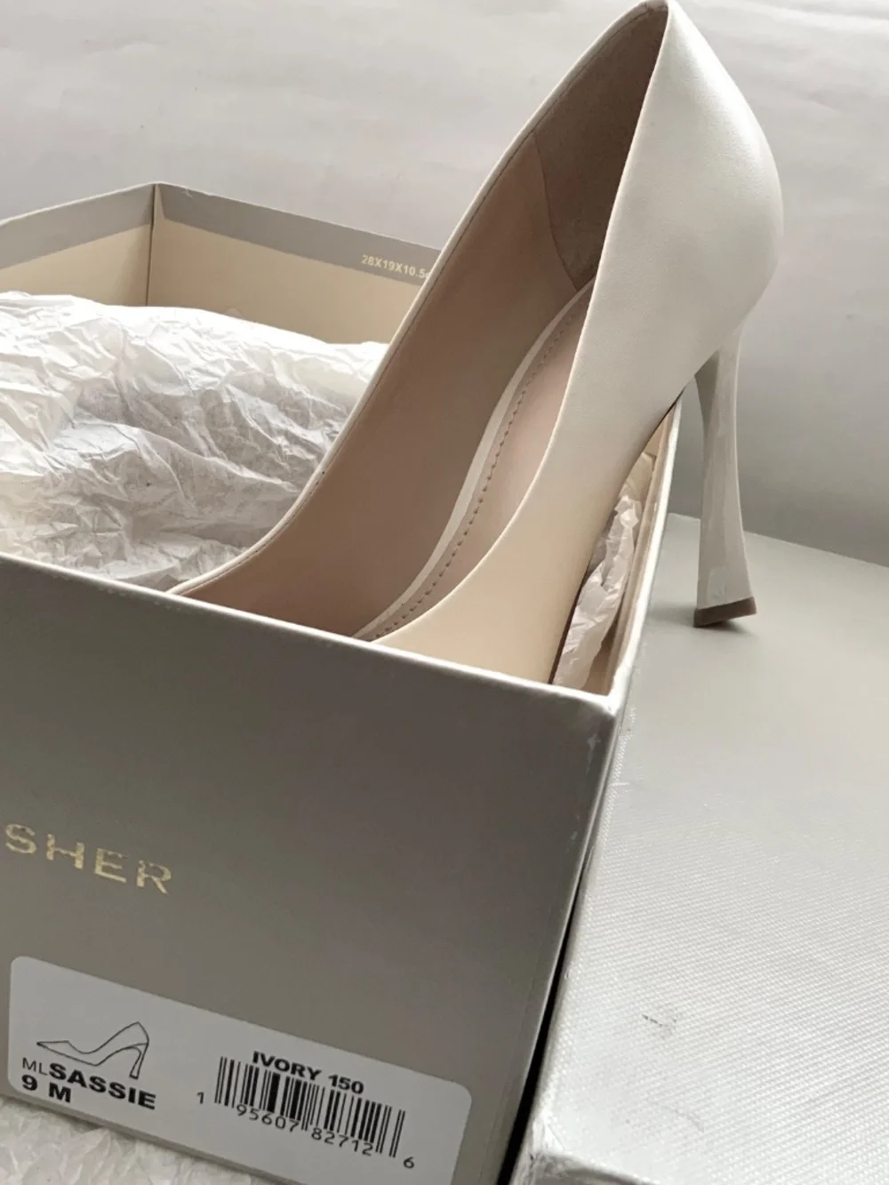 Marc Fisher Sassie Ivory White Leather Stiletto Heel Pointed Toe Pumps Shoes 9